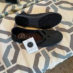 Comfortable flat shoes